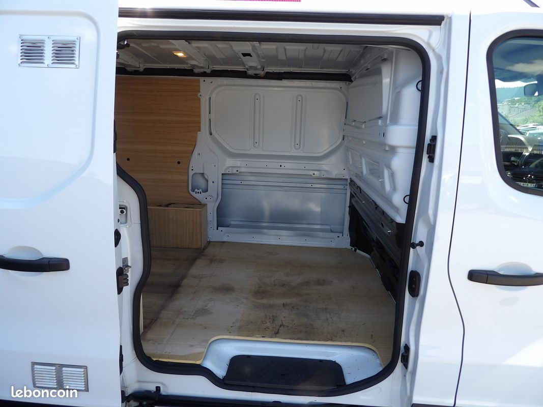 Renault TRAFIC III FG L1H1 2T8 2.0 BLUE DCI 130CH GRAND CONFORT E6E (image 4)