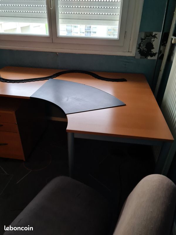 Bureau (image 2)