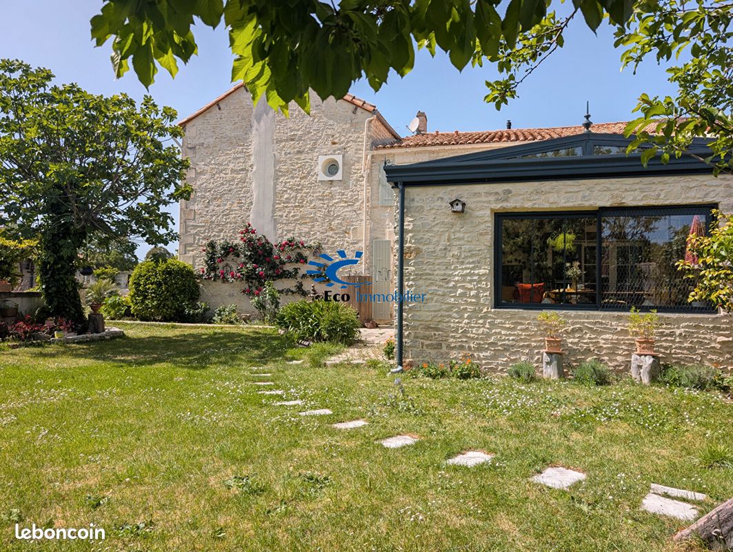 Maison 9 pièces 278 m² · à Courçon · 278 m² · 480 000 €