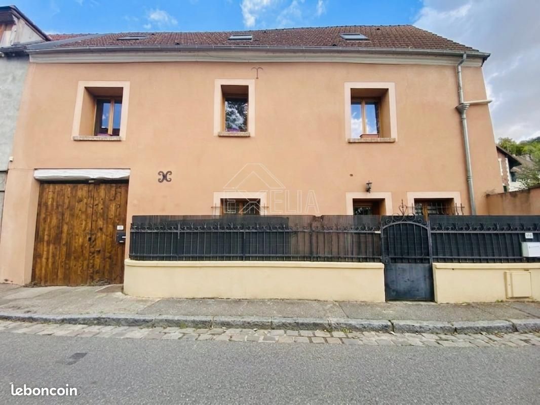 Maison 4 pièces 129 m² · à Follainville-Dennemont · 129 m² · 1 800 €/mois