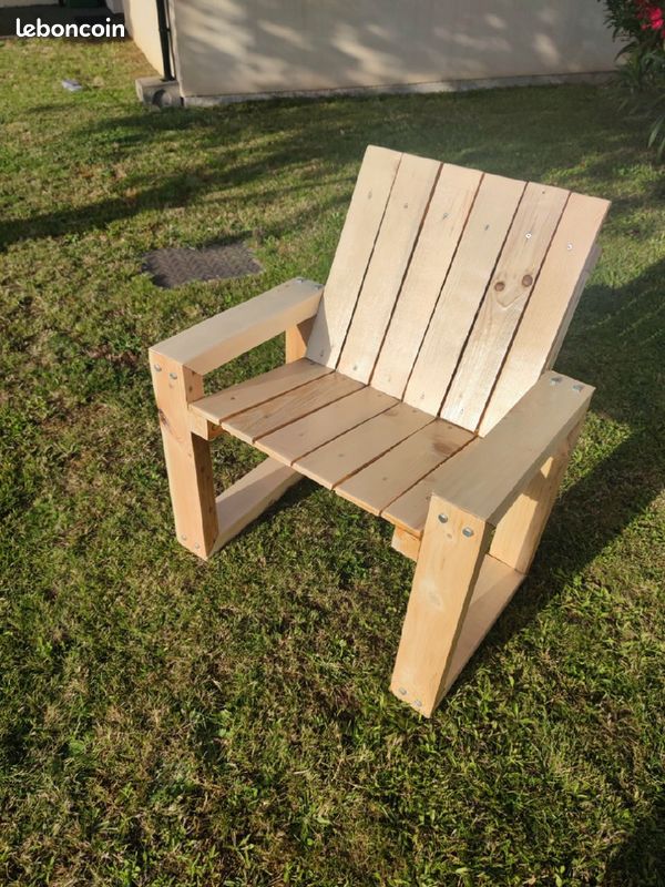 Siège en bois extérieur (image 1)