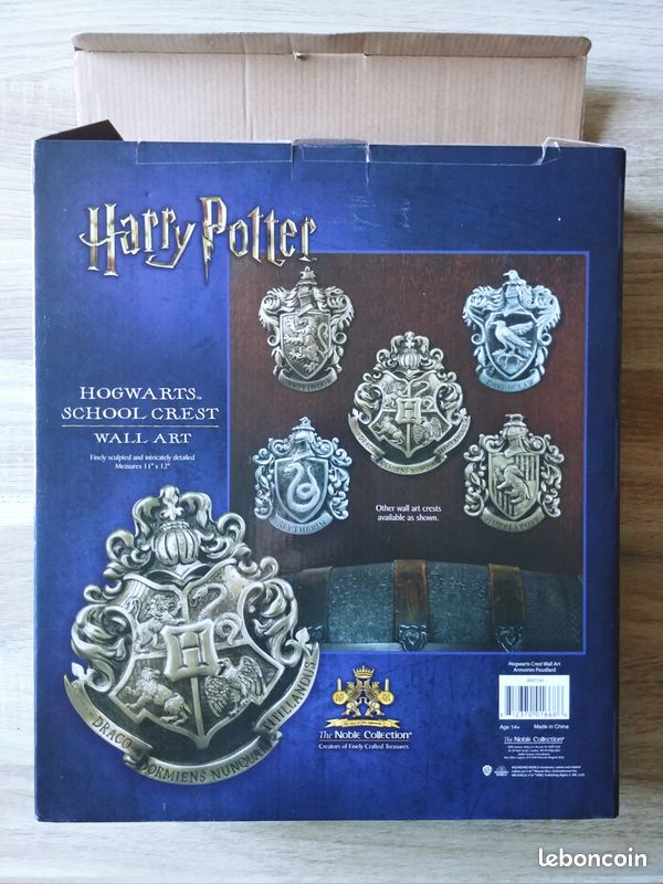 HARRY POTTER - AUTOCOLLANT BOUCLIER NOIR DE POUDLARD