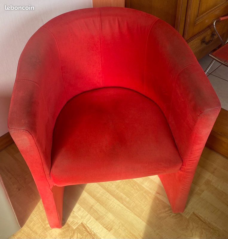 Fauteuils cabriolet rouges (image 1)