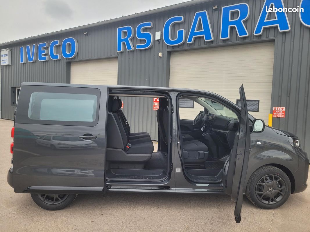 CITROEN JUMPY III Phase 2 VAN ( FOURGON ) STANDARD « M » 2.2 Blue HDI 180 EAT8 CABINE APPROFONDIE FIXE 05 PLACES NEUF avec HABILLAGE BOIS + CAMÉRA RECUL + PROJECTEURS FULL LED ( Prix Vente 31 990 HT ) (image 3)