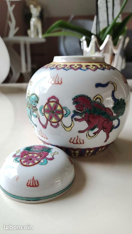 Boîte à thé/Boîte à gingembre forme boule en porcelaine chinoise. Motifs chien Foo/Fu polychromes (image 8)