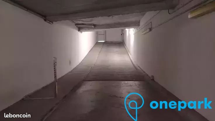 Parking 12 m² · à Puteaux · 12 m² · 62 €/mois