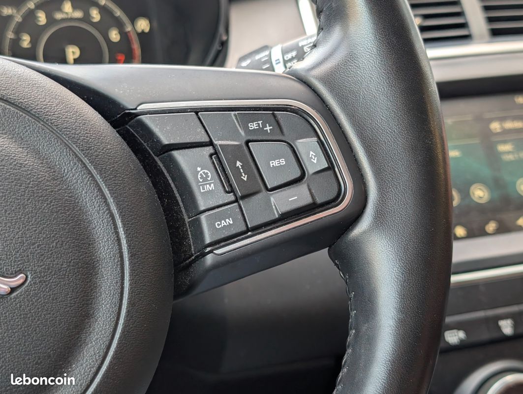JAGUAR E-PACE 2.0 200CV HSE AWD - ENTRETIEN JAGUAR EXCLUSIF - CAMERA - ATTELAGE - ZERO DEFAUT - GARANTIe (image 27)
