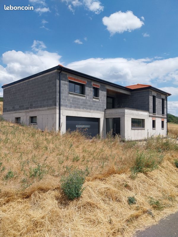 Maison 9 pièces 220 m² · à Brassac-les-Mines · 220 m² · 290 000 €