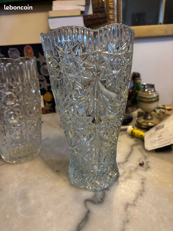 Vase en Cristal Pressé – Motif Étoiles et Palmes, 25,5 cm (image 4)
