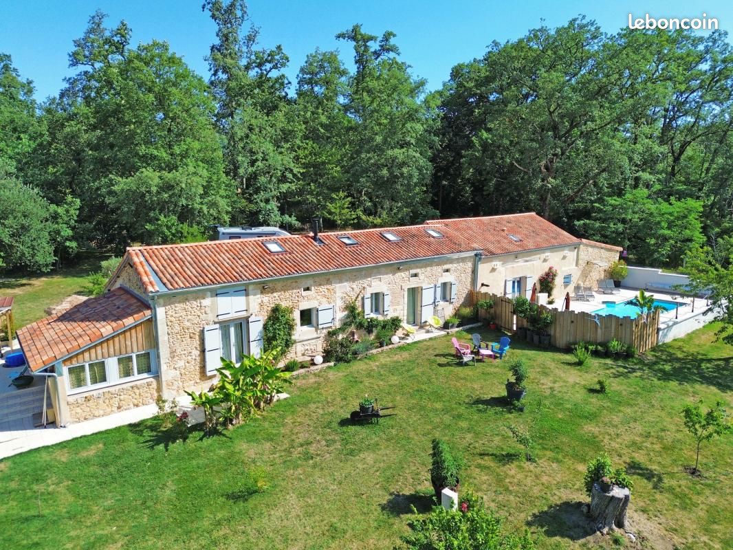 Maison 8 pièces 263 m² · à Villamblard · 263 m² · 695 000 €