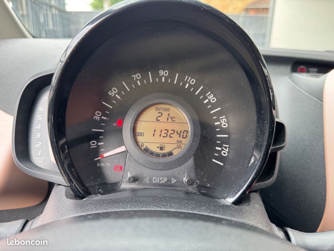 CITROEN C1 1.0 VTI 72ch ELLE | Carplay * Caméra de recul * Moteur Toyota (image 25)