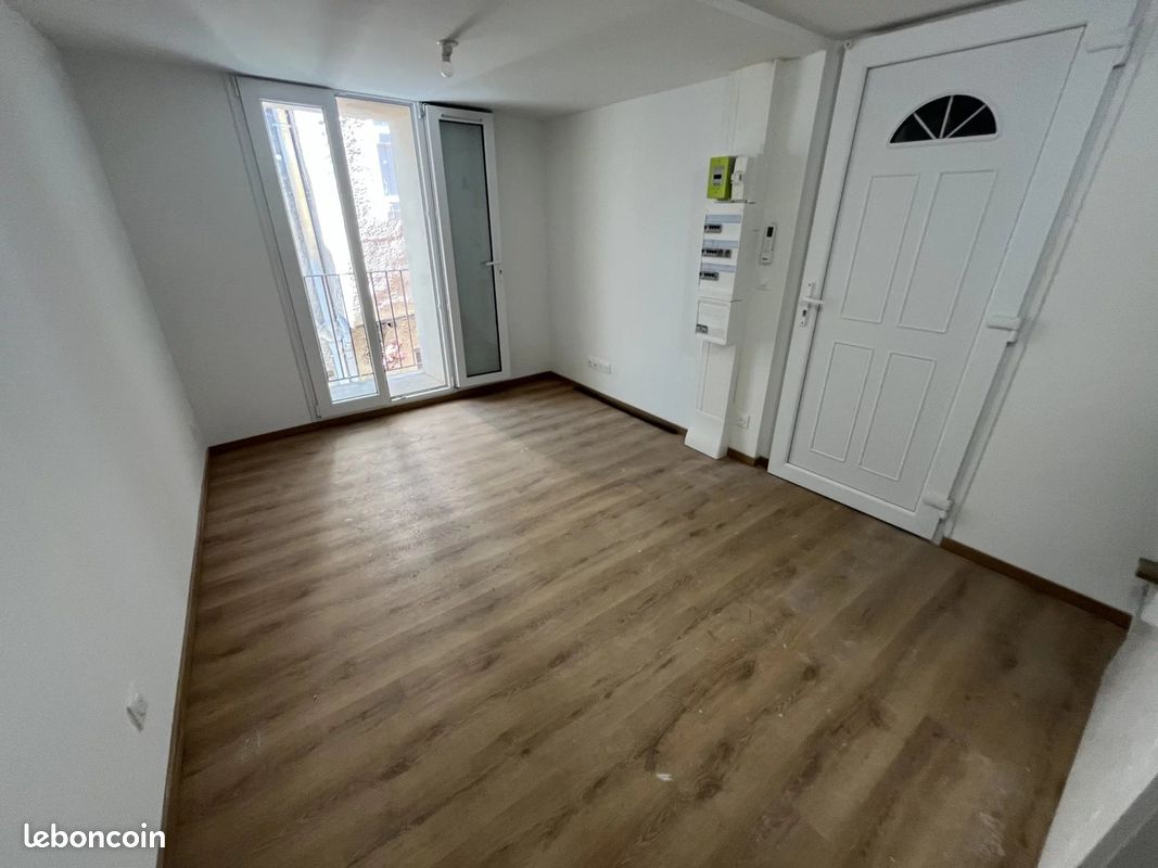 Appartement 1 pièce 18 m² · à Puget-Théniers · 18 m² · 345 €/mois
