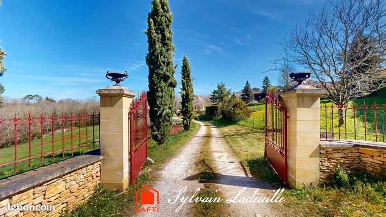 Propriété 11 pièces 215 m²
