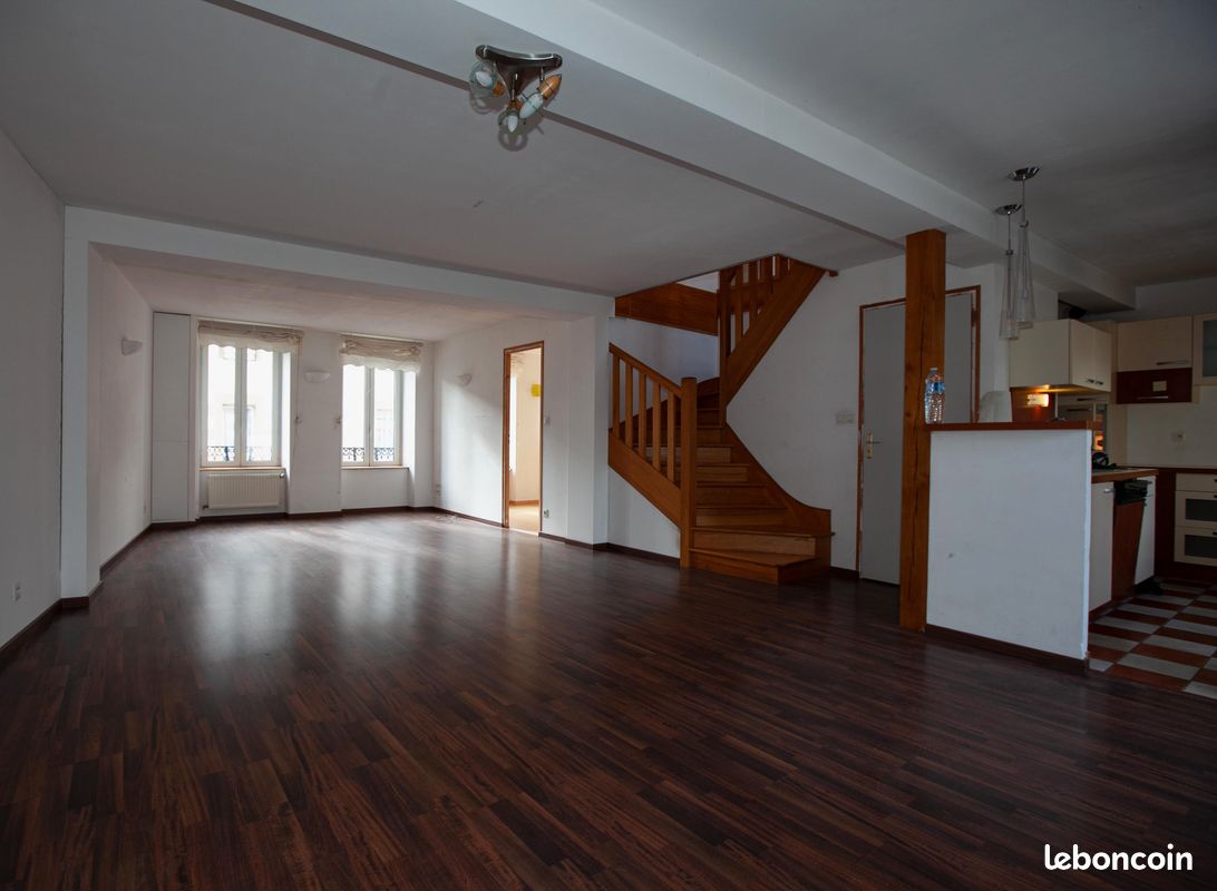 Appartement 5 pièces 104 m² · à Loudéac · 104 m² · 750 €