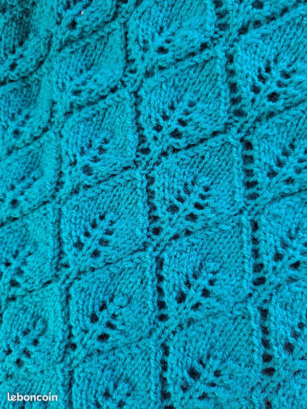Châle triangle tricoté à la main modèle feuille1 (image 4)