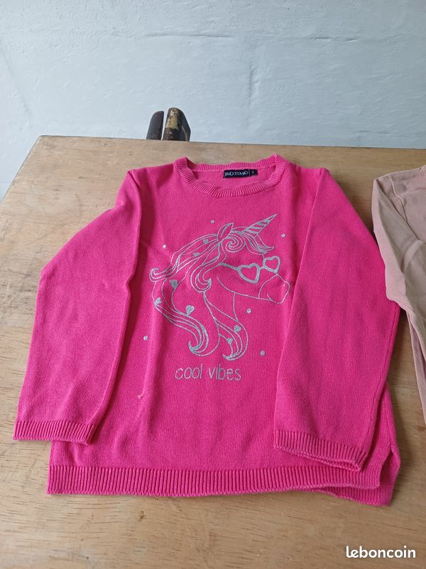 Pull et tee-shirt manches longues motif licorne 5 ans (image 1)