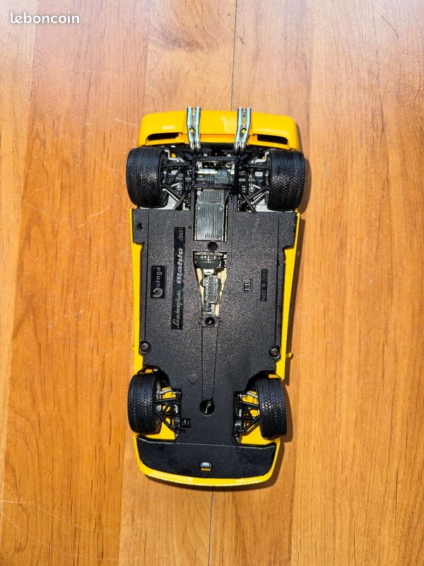 Lamborghini Diablo jaune Burago 1990 miniature 1:18 portes ouvrantes bon état collection (image 7)