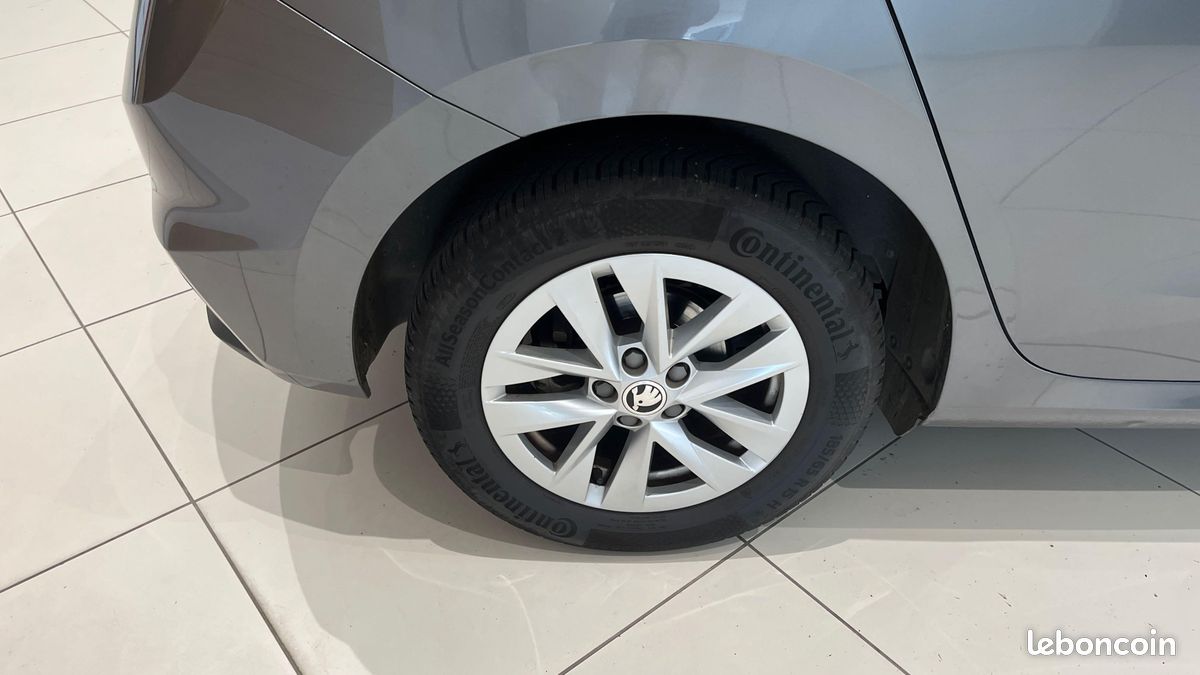 SKODA Fabia 1.0 MPI 80 ch BVM5 Selection (image 10)