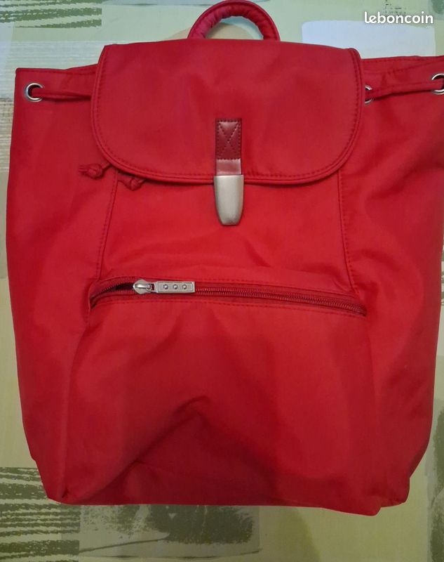 Sac à dos rouge (image 1)