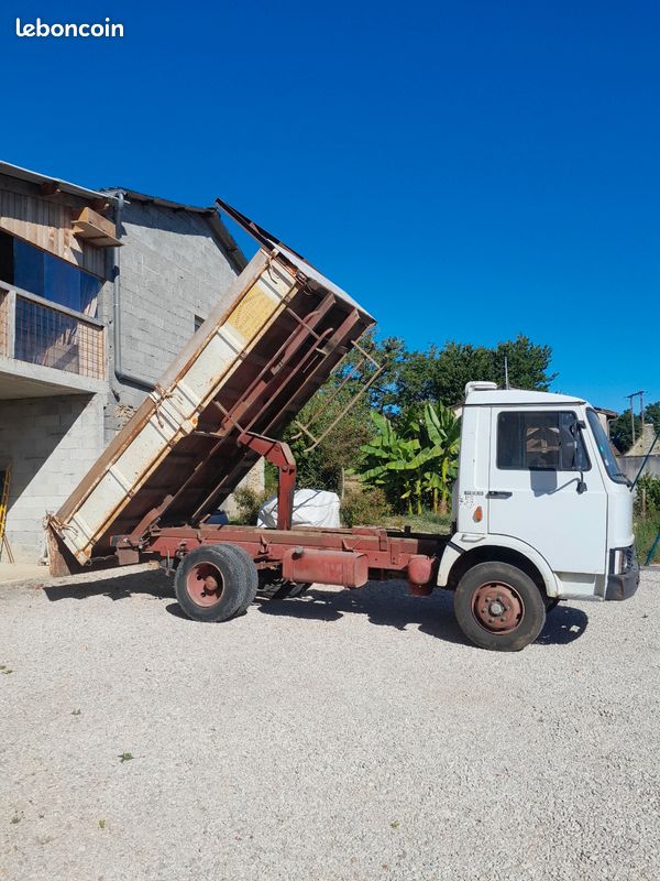Camion benne unic année 82 (image 3)