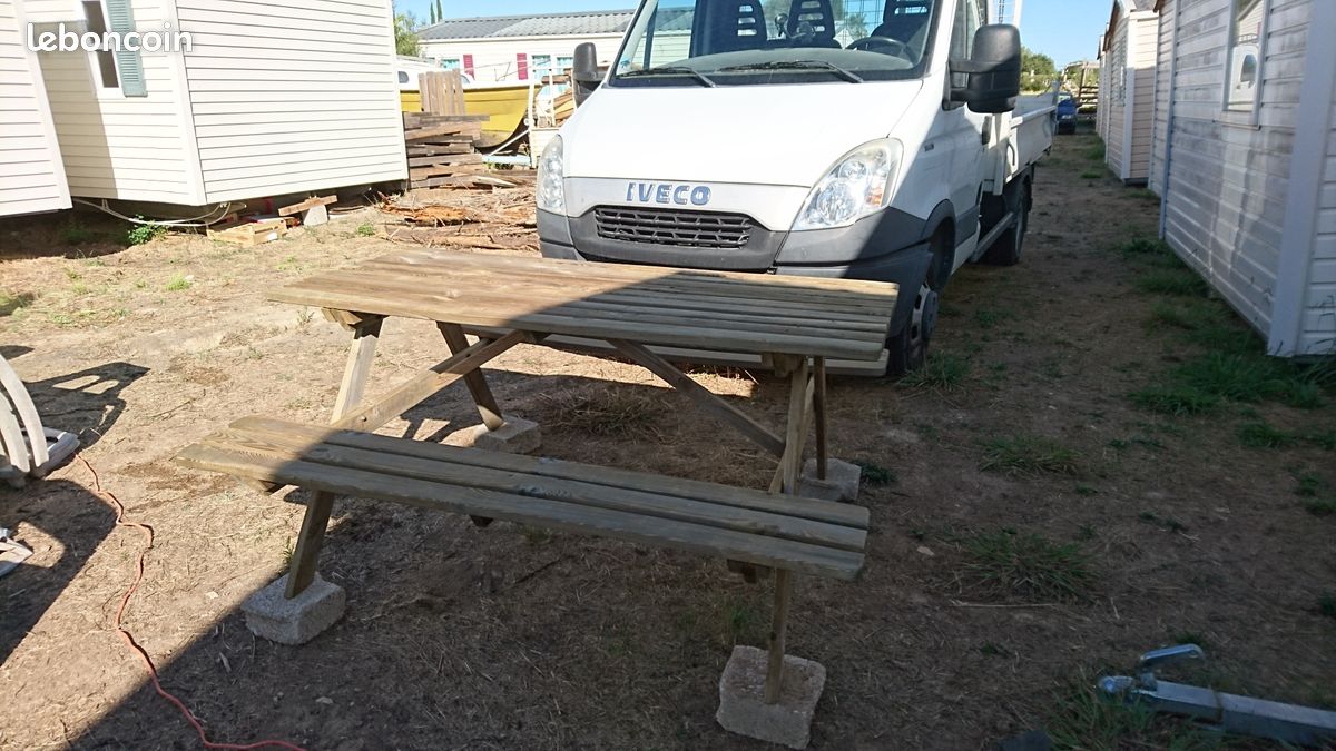 Table avec 2 bancs en bois (image 2)