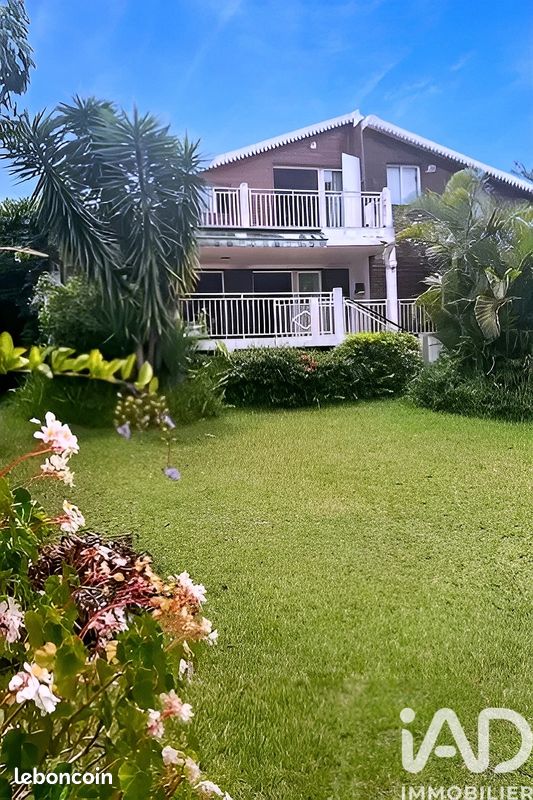 Maison 10 pièces 163 m² · au Tampon · 163 m² · 560 000 €