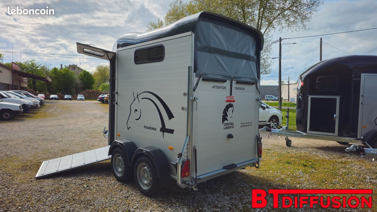 Touring Country Van Places Pour Chevaux OFFRE 30 ANS CHEVAL