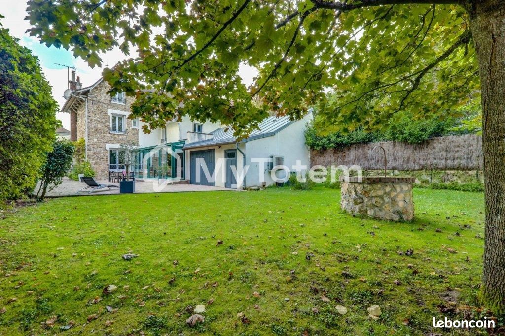 Maison 10 pièces 264 m² · à Saint-Prix · 264 m² · 697 000 €