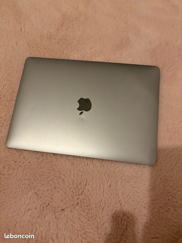 Macbook air (image 1)