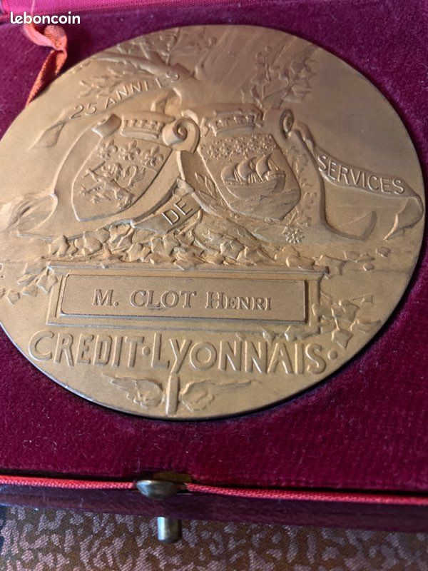 Médaille En Bronze Du Fondateur Du Crédit Lyonnais, Ancienne