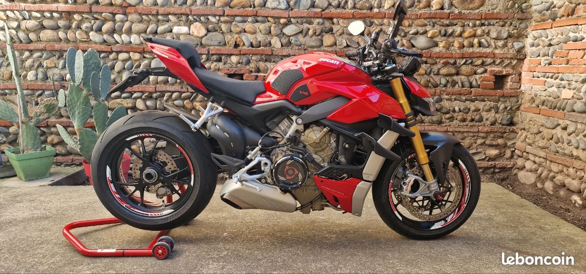 The 2020 Ducati Streetfighter V4 Is a Naked but Not Raw Panigale