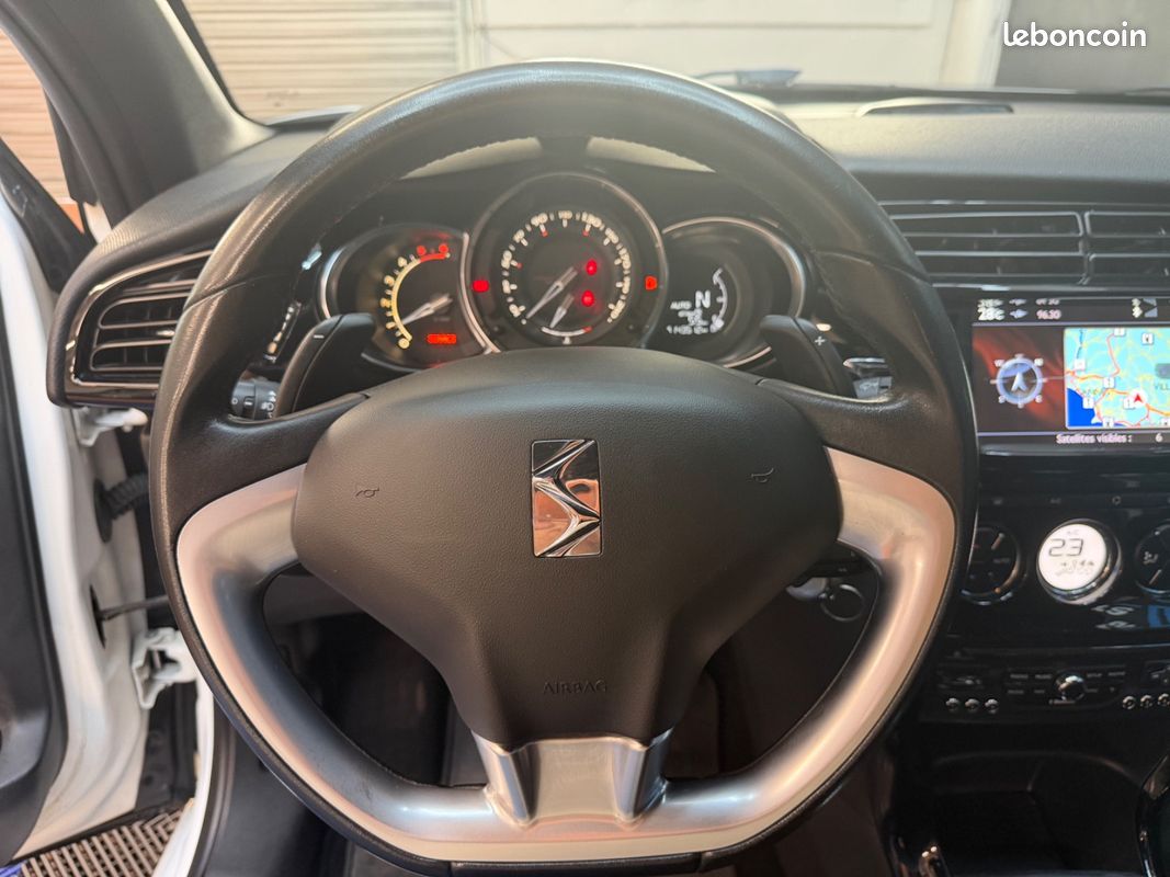 Citroën DS3 Phase 2 1.6 e-HDi 92Ch So Chic - BOITE AUTO / RADAR DE RECUL / CLIM AUTO / BLUETOOTH / REGULATEUR DE VITESSE (image 15)