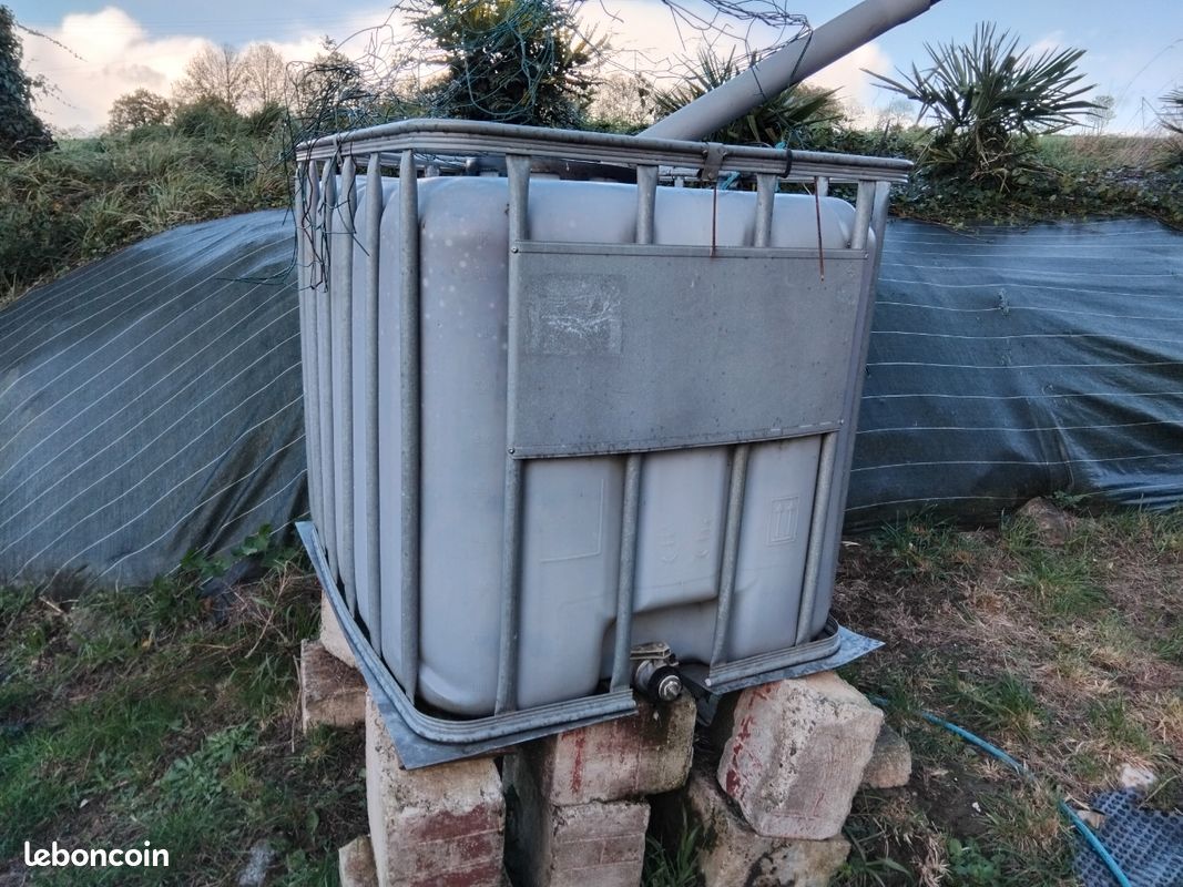 Cuve à eau plastique et galvanisé 1000 litres (image 1)