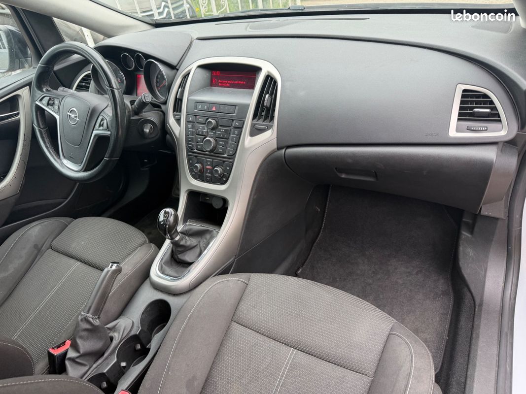 Opel Astra 1.7 CDTI 110 Cosmo (image 6)