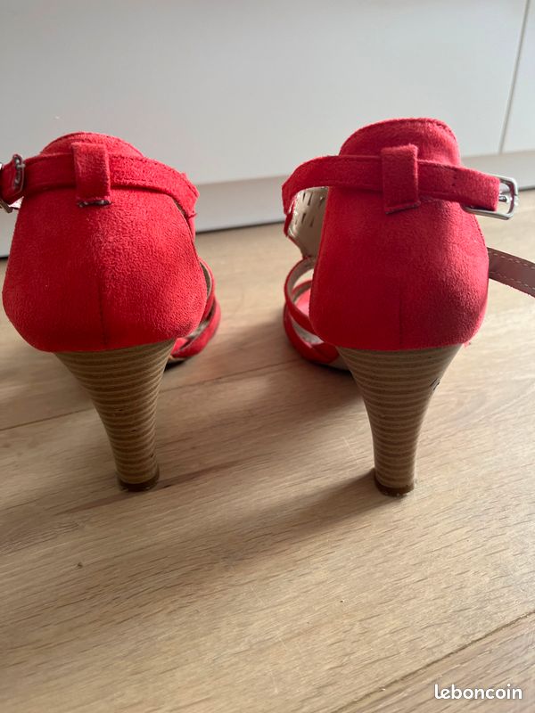 Paire de chaussures à talon rouge 37 (image 4)