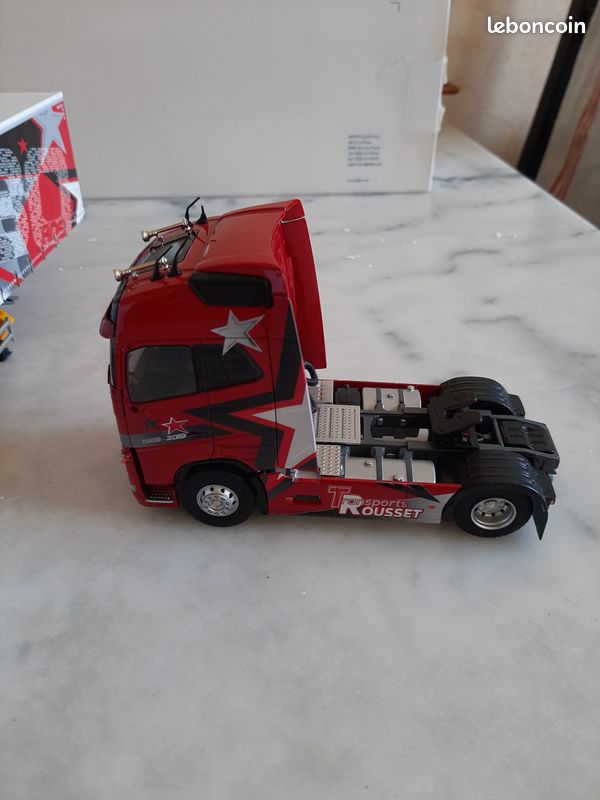 Camion avec remorque frigorifique du transporteur JAN MUES - VOLVO FH05 Globettroter 4x2