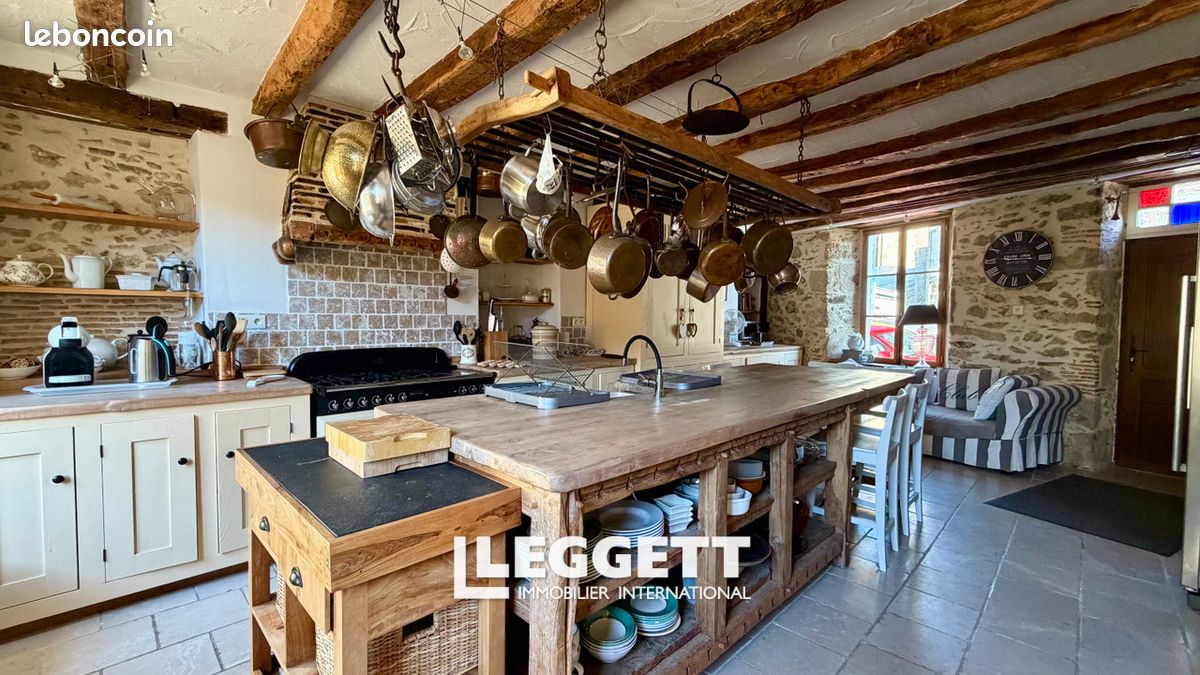 Maison 6 pièces 287 m² · à Rochechouart · 287 m² · 274 990 €