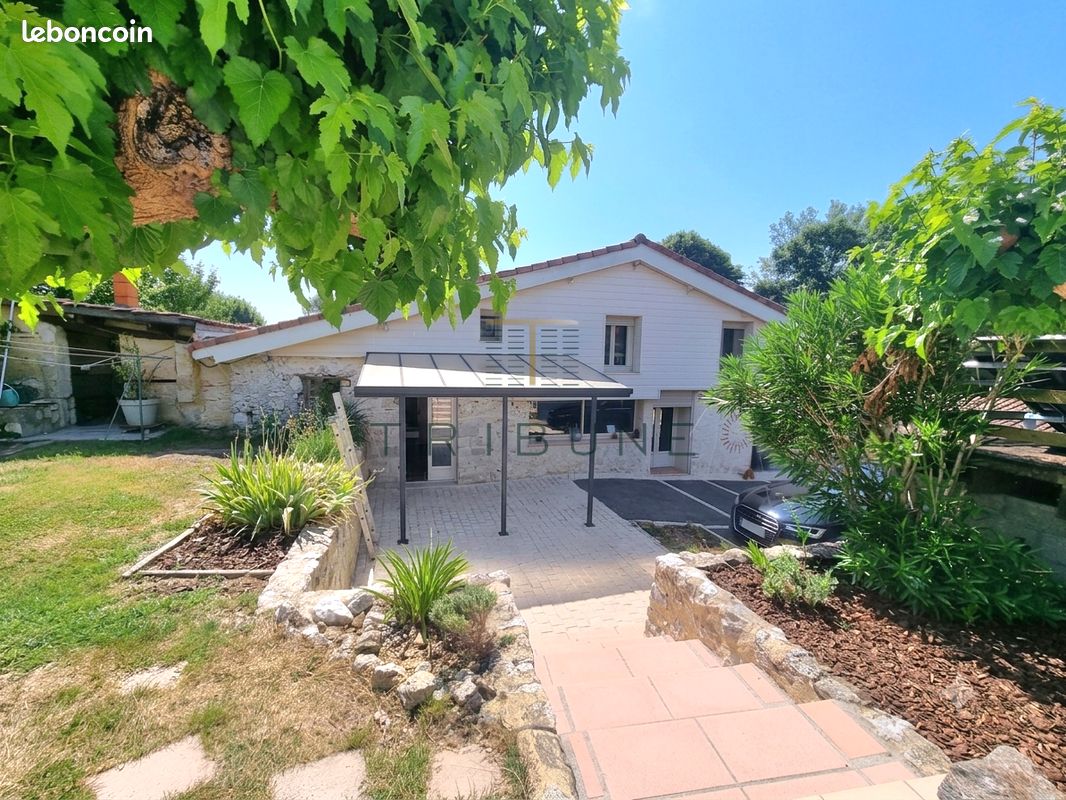 Maison 4 pièces 196 m² · à Laroque-Timbaut · 196 m² · 225 000 €