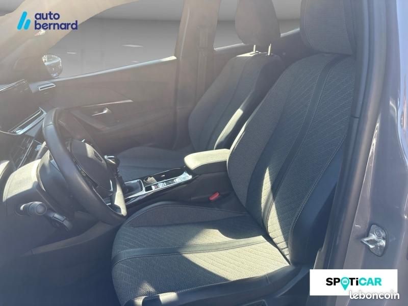Peugeot 2008 1.2 PureTech 100ch S&S Allure (image 9)