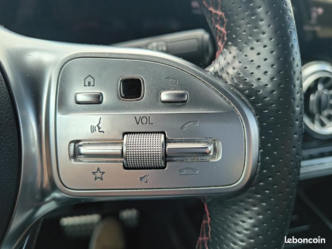 Mercedes Gla 2.0 200 D 150 ch Amg Line 8g-dct /GPS/Caméra de recul/Radar AV et AR/Attelage/Clim auto (image 20)