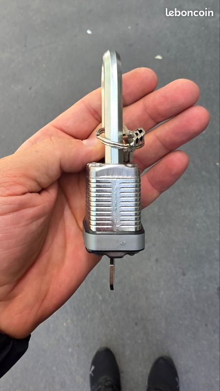 Cadenas Acier haute sécurité 45mm MasterLock
Voir les détails du produit (image 2)