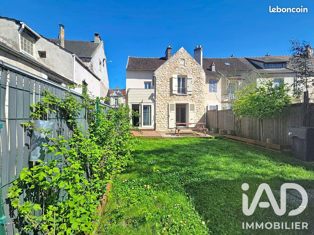 Maison 5 pièces 126 m² · à Crécy-la-Chapelle · 126 m² · 289 000 €