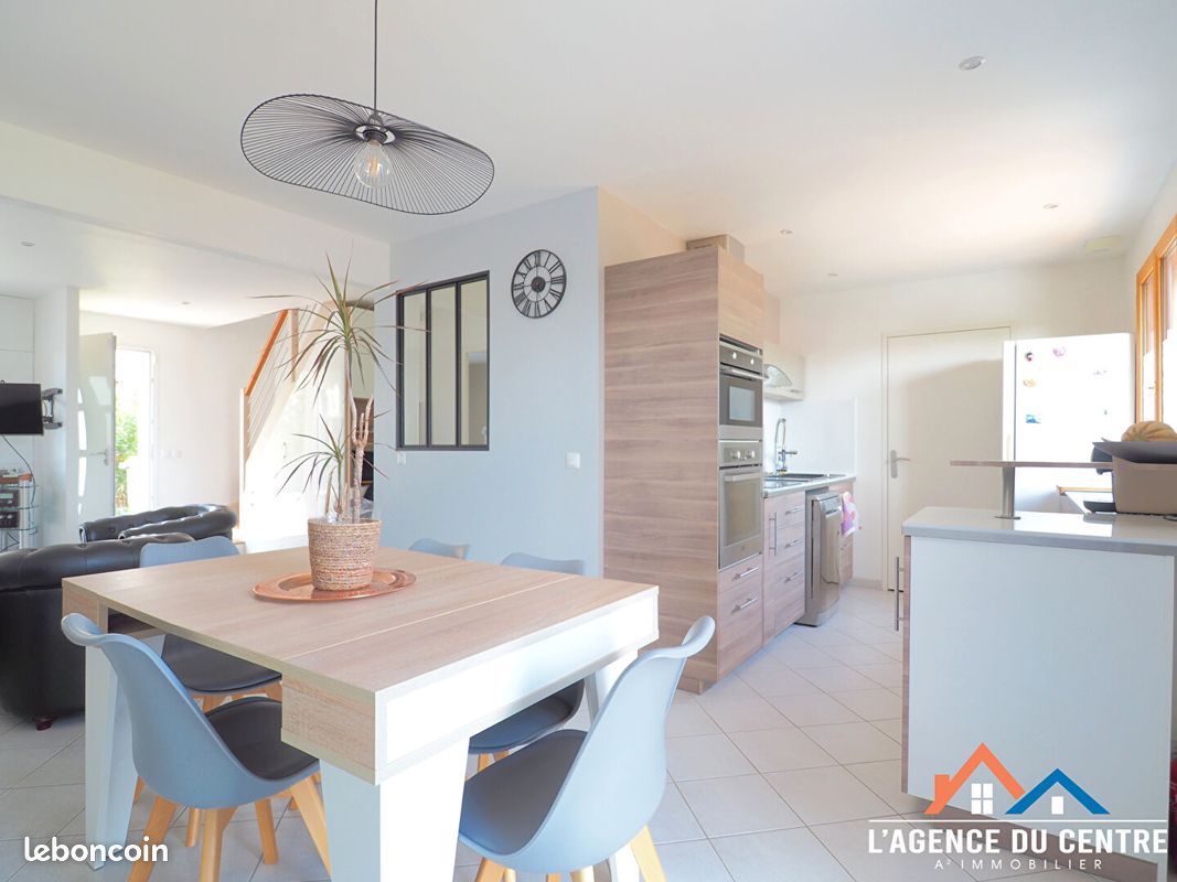Maison 6 pièces 102 m² · à Chanteloup-les-Vignes · 102 m² · 357 000 €