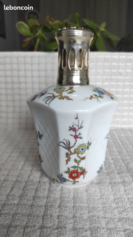 Lampe Berger ancienne en porcelaine de Limoges Giraud DP