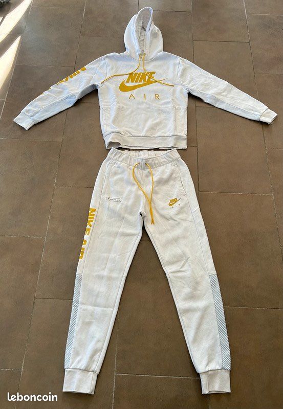 Superbe ensemble survêtement Nike taille XS Vêtements