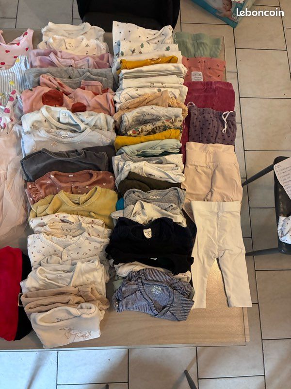 Lot de vêtement pour bébé fille 1 et 3mois (image 3)
