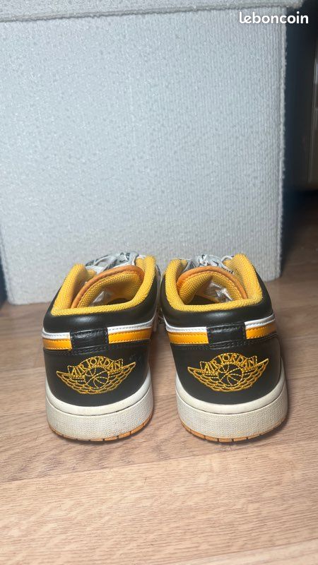Air Jordan 1 Low Taxi White (image 2)