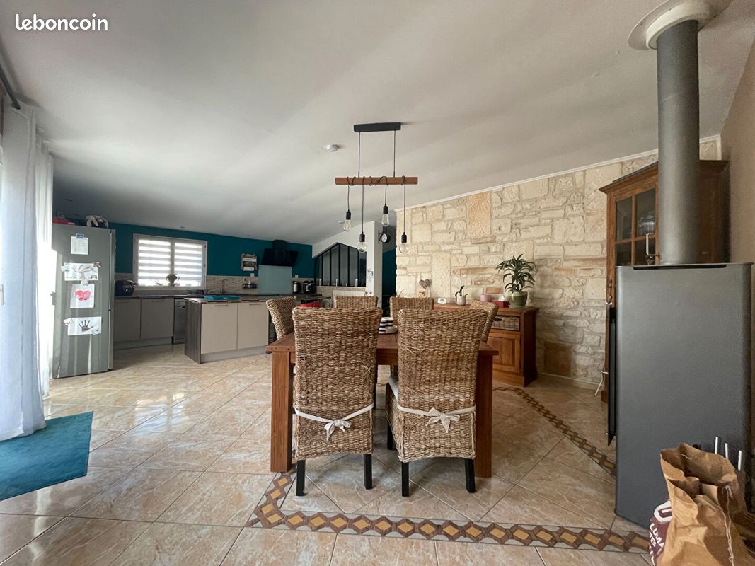 Maison 6 pièces 208 m² · à Saint-Agnant · 208 m² · 375 000 €