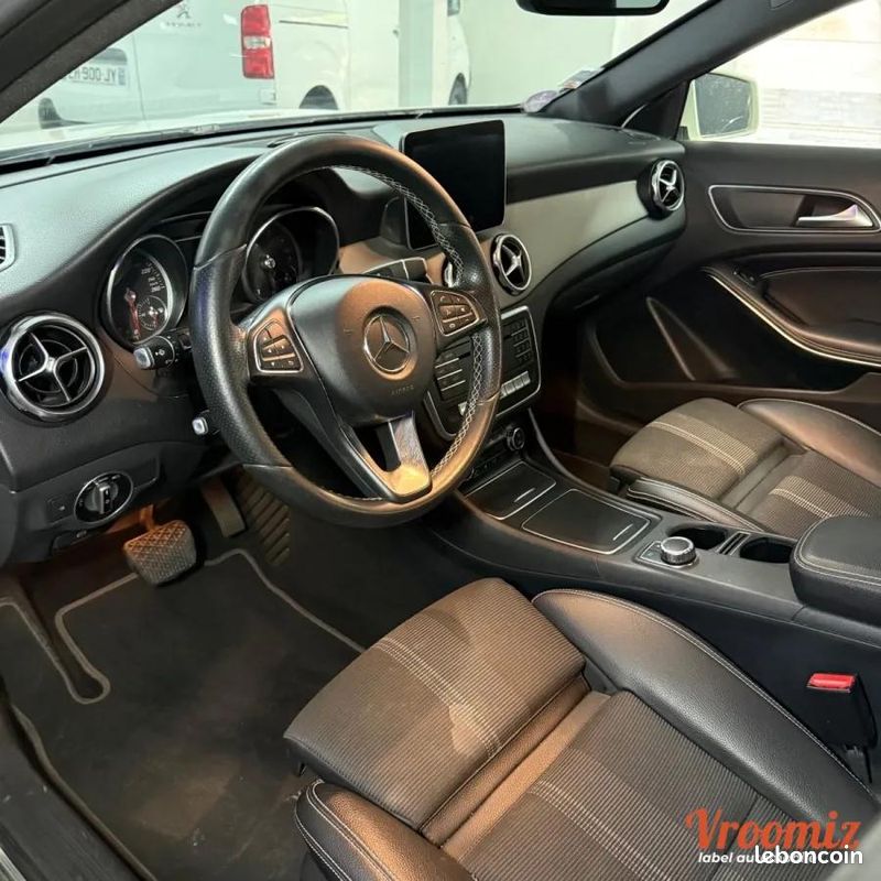 Mercedes Classe Gla (2) 180 SENSATION 7G-DCT - CAMERA/CARPLAY/CLIM/BOITE AUTO/GPS - GARANTIE 3MOIS (image 21)