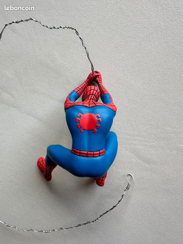 Figurine Attakus Spiderman à La Fenêtre - Édition C408 Bombyx (Occasion)